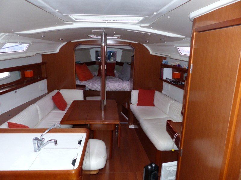 Oceanis 37 -10.jpg